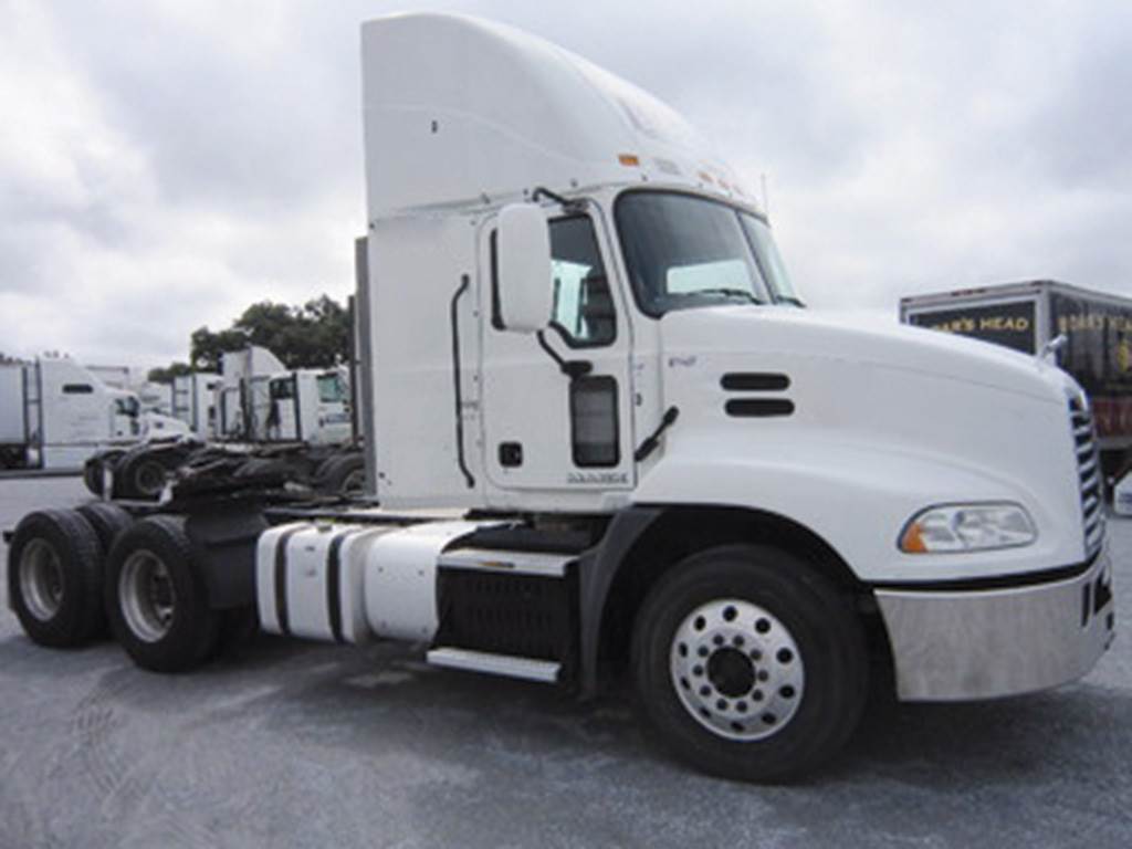 2015 Mack Pinnacle CXU613 Day Cab Truck MP8 445HP For Sale