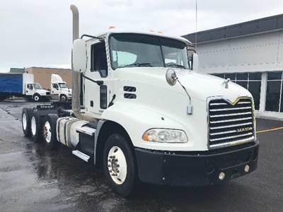 Mack Pinnacle CXU613 Day Cab Truck - MP8 445HP