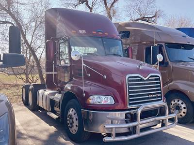 Mack Pinnacle CXU613 Day Cab Truck - MP7 395HP