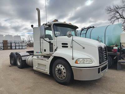 Mack Pinnacle CXU613 Day Cab Truck - MP8 46000HP