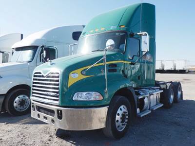 Mack Pinnacle CXU613 Day Cab Truck - MP7 395HP