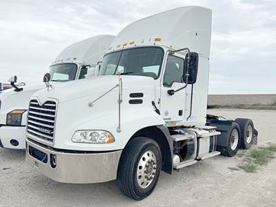 Mack Pinnacle CXU613 Day Cab Truck - MP7 395HP