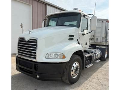 Mack Pinnacle CXU613 Day Cab Truck - MP8 445HP