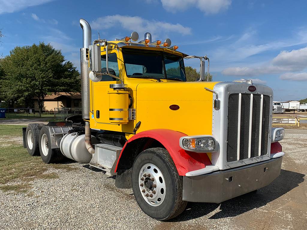 2009 Peterbilt 388 Day Cab Truck Caterpillar 525HP For Sale Fort