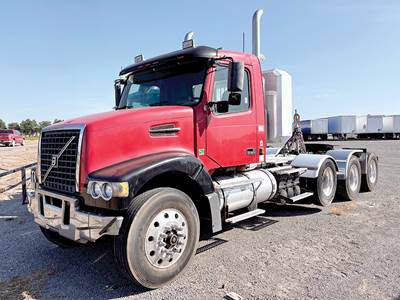 Volvo VHD 300 Day Cab Truck - VED12 465HP