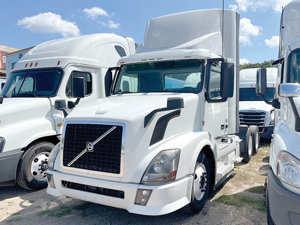 2015 Volvo VNL300 Day Cab Truck D13 425HP For Sale Salisbury, NC