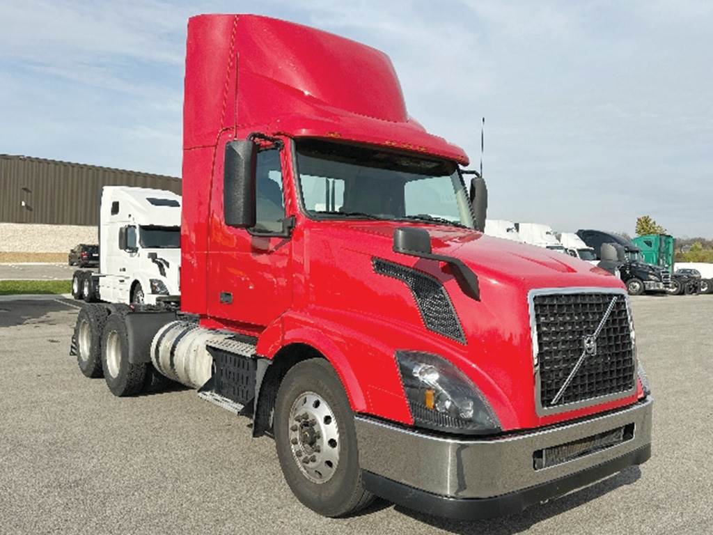 2016 Volvo VNL300 Day Cab Truck D13 455HP For Sale Peoria, IL 12484957