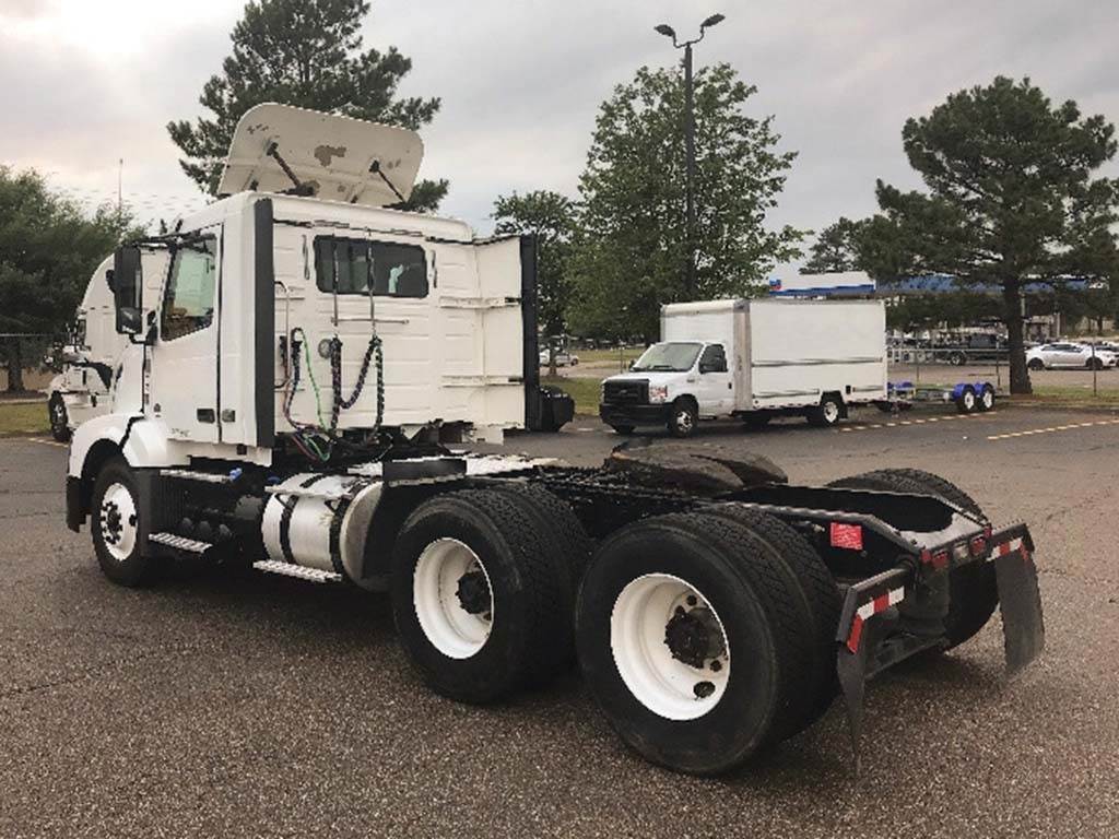 2018 Volvo VNL300 Day Cab Truck D13 425HP For Sale Tunica, MS