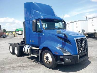 Volvo VNL300 Day Cab Truck - D13 425HP
