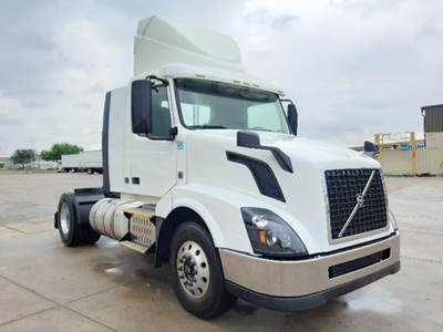 Volvo VNL300 Day Cab Truck - D13 425HP