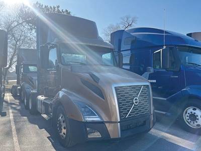 Volvo VNL300 Day Cab Truck - D13 405HP