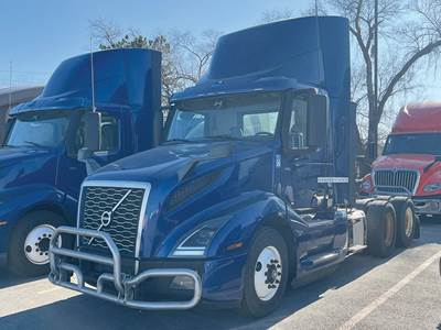 Volvo VNL300 Day Cab Truck - D13 425HP