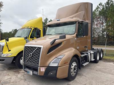 Volvo VNL300 Day Cab Truck - D13 405HP