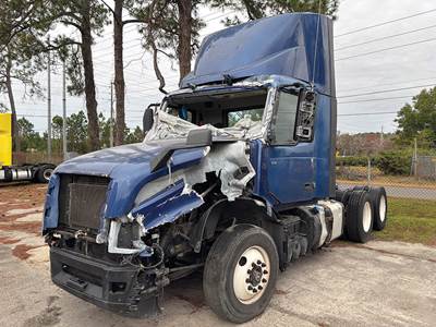 Volvo VNL300 Day Cab Truck - 425HP