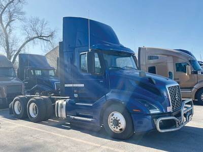 Volvo VNL300 Day Cab Truck - D13 425HP