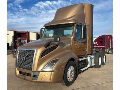 Volvo VNL300 Day Cab Truck - D13 405HP