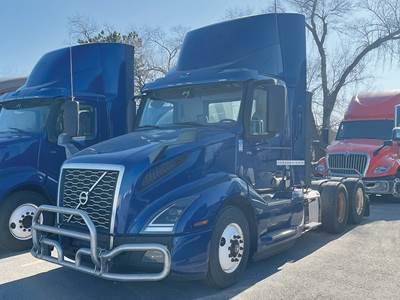 Volvo VNL300 Day Cab Truck - D13 425HP