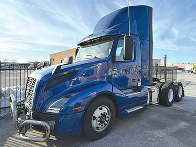 Volvo VNL300 Day Cab Truck - D13 425HP