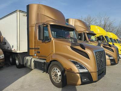 Volvo VNL300 Day Cab Truck - D13 405HP