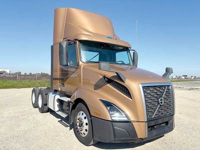 Volvo VNL300 Day Cab Truck - D13 40000HP