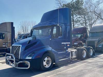 Volvo VNL300 Day Cab Truck - D13 425HP