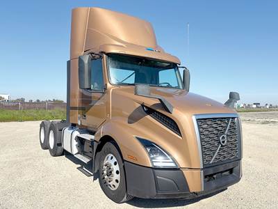 Volvo VNL300 Day Cab Truck - D13 405HP
