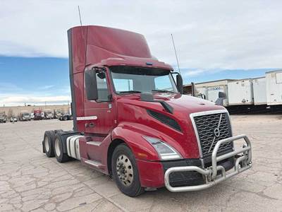 Volvo VNL300 Day Cab Truck - D13 405HP