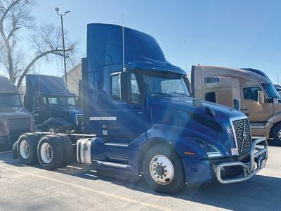 Volvo VNL300 Day Cab Truck - D13 425HP