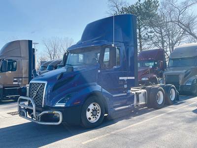 Volvo VNL300 Day Cab Truck - D13 425HP