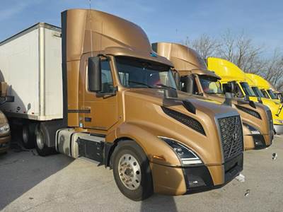 Volvo VNL300 Day Cab Truck - D13 405HP