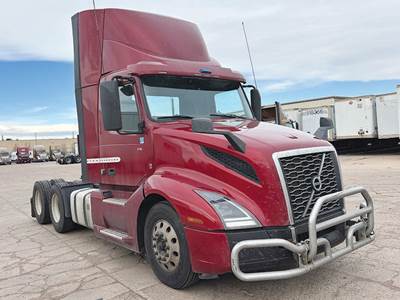 Volvo VNL300 Day Cab Truck - D13 405HP