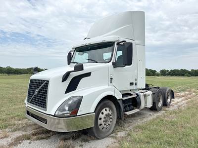 Volvo VNL300 Day Cab Truck - D11 405HP
