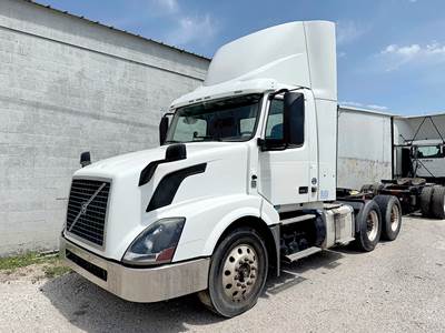 Volvo VNL300 Day Cab Truck - D11 405HP