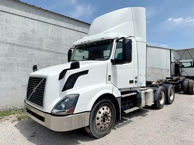 Volvo VNL300 Day Cab Truck - D11 405HP