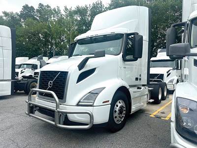 Volvo VNR 300 Day Cab Truck - D13 425HP