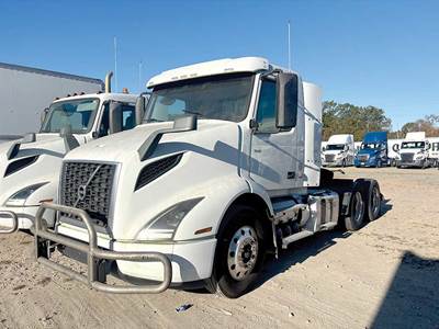 Volvo VNR 300 Day Cab Truck - D13 425HP