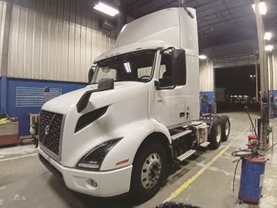 Volvo VNR 300 Day Cab Truck - D13 425HP