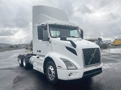 Volvo VNR 300 Day Cab Truck - D13 425HP