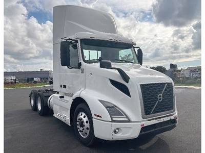 Volvo VNR 300 Day Cab Truck - D13 425HP