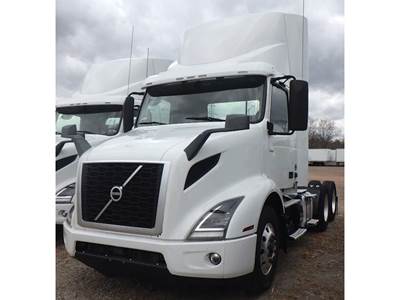 Volvo VNR 300 Day Cab Truck - D13 425HP
