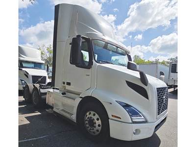 Volvo VNR 300 Day Cab Truck - D13 405HP