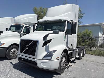 Volvo VNR 300 Day Cab Truck - D13 425HP