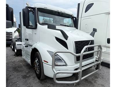 Volvo VNR 300 Day Cab Truck - D11 425HP