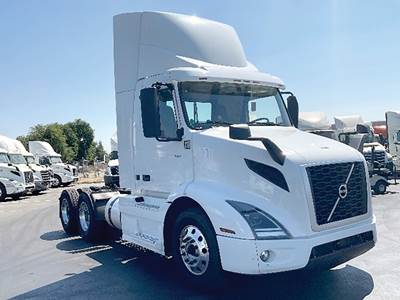 Volvo VNR 300 Day Cab Truck - D13 425HP