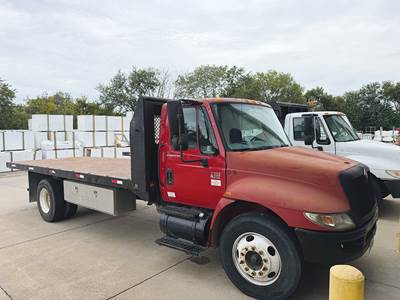 International 4300 Box Truck - 195HP