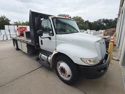 International 4300 Box Truck - 210HP