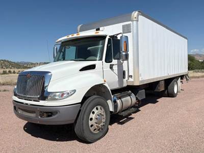 International 4400 Box Truck - 260HP, Roll up Door