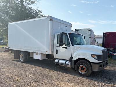 International TerraStar Box Truck - 300HP, Roll up Door