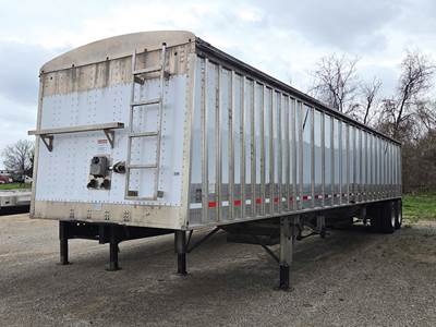 Cornhusker 43x96 Hopper / Grain Trailer - Air Ride