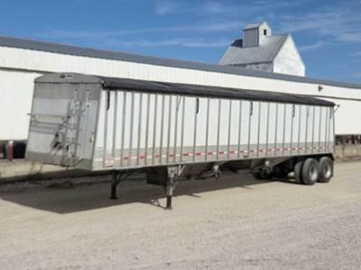 Cornhusker Ultralite Hopper / Grain Trailer